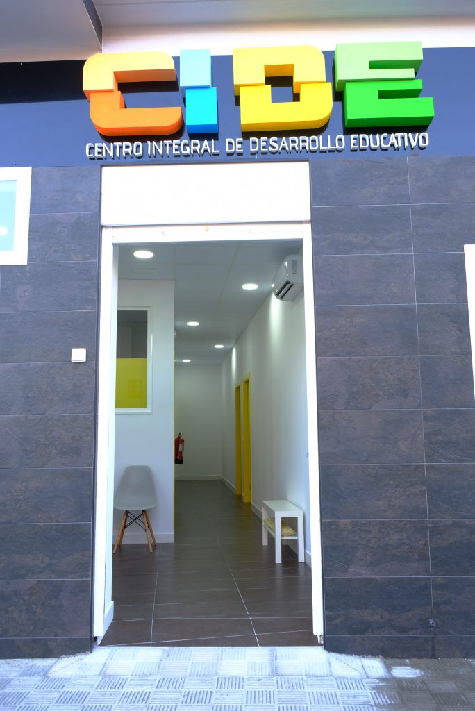 Puerta de entrada a la academia CIDE